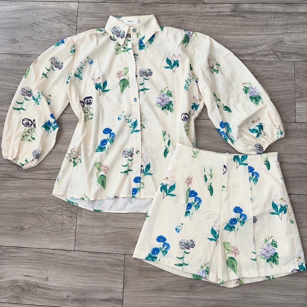 VGU Floral 2-Piece Blouse & Shorts Set Size L